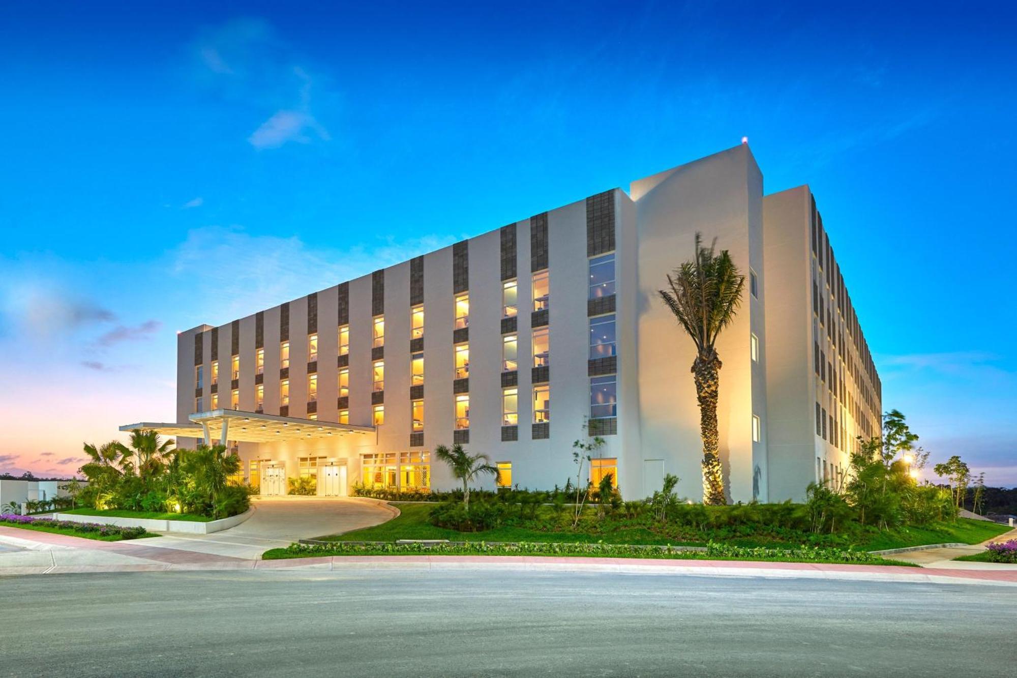 City Express Plus By Marriott Cancun Aeropuerto Riviera Zewnętrze zdjęcie