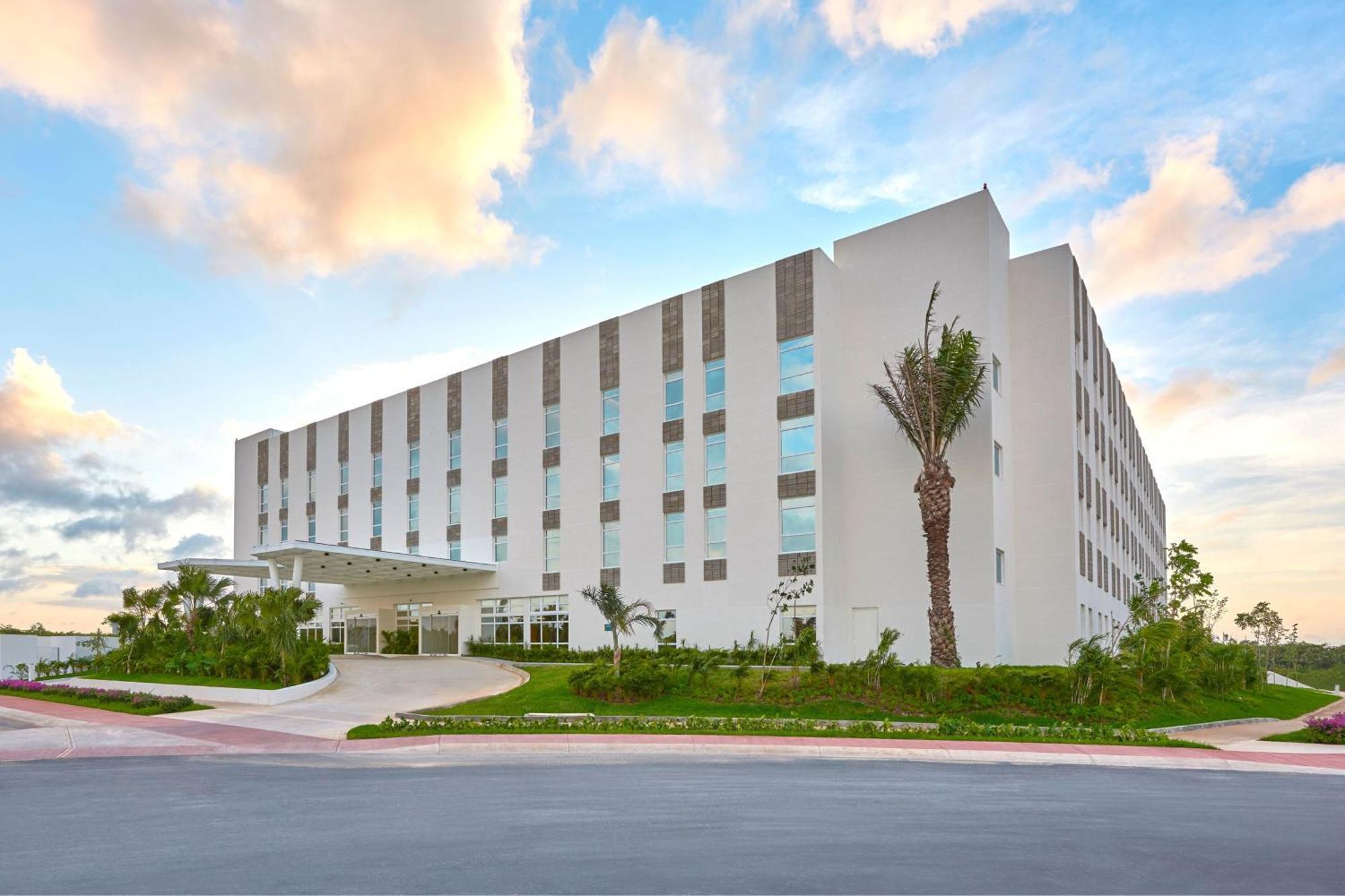 City Express Plus By Marriott Cancun Aeropuerto Riviera Zewnętrze zdjęcie